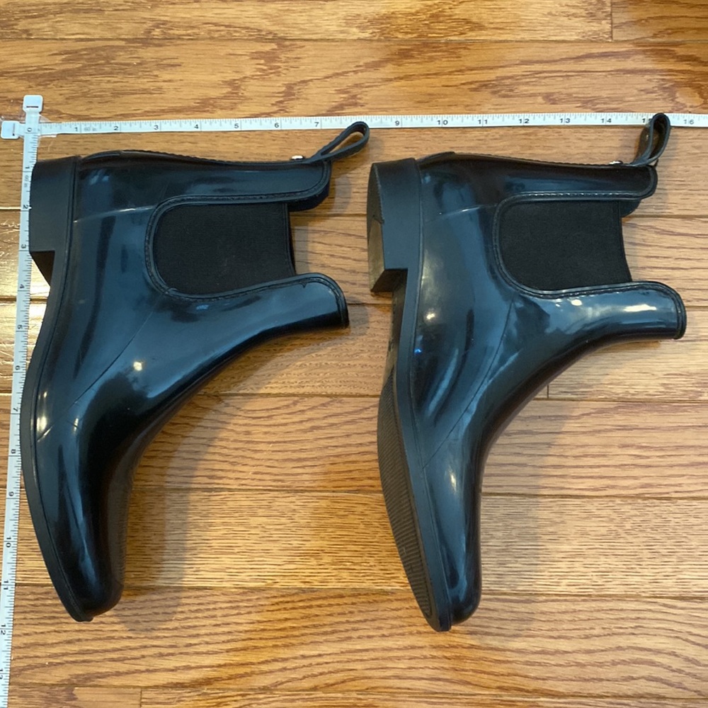Rubber ankle rain boots